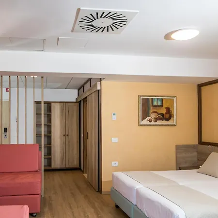 Delfin Hotel 3*