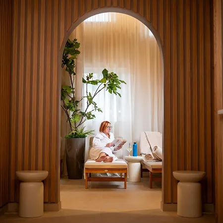 ديلفين إيزولا