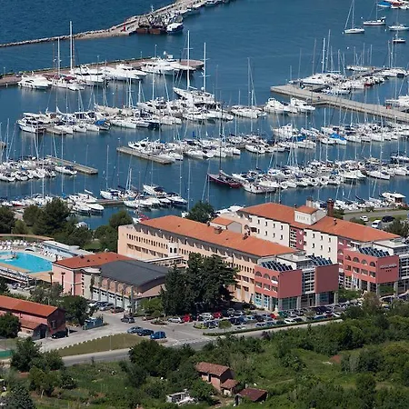 Delfin 3* Izola