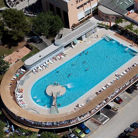 Delfin Izola